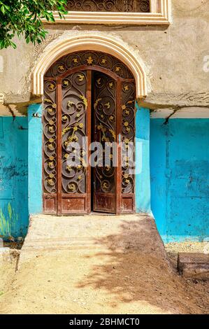 Ornate residential doorway in the city of El-Balyana near the ancient sacred city of Abydos in the Sohag Governorate, Egypt Stock Photo