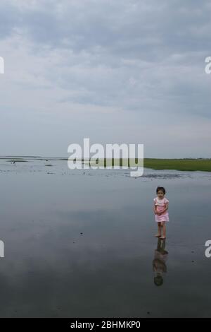 Taichung, MAY 9, 2008 - Young girl playing in Gaomei Wetlands Stock Photo