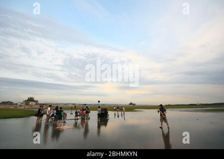 Taichung, MAY 9, 2008 - Jam Hsiao filmming with a piano in Gaomei Wetlands Stock Photo