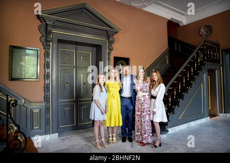 The Hague, Netherlands. 27th Apr, 2020. King Willem-Alexander, Queen Maxima, Princess Amalia, Princess Alexia and Princess Ariane of The Netherlands at Palace Huis ten Bosch in The Hague, on April 27, 2020, celebrating Kings Day 2020, due to the corona crisis, the celebration in Maastricht could not take place this yearCredit: Albert Nieboer/ Netherlands OUT/Point de Vue OUT |/dpa/Alamy Live News Stock Photo