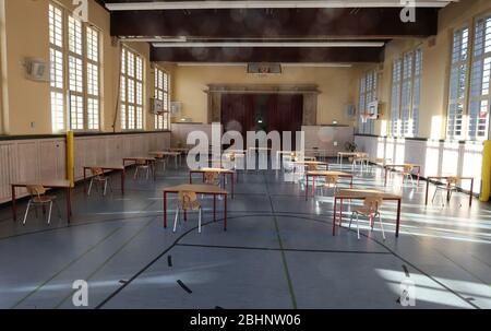 Jena, Germany. 27th Apr, 2020. Empty chairs and tables can be found in a gymnasium in the JenaPlan School that has been converted into a classroom. After a compulsory corona break of several weeks, the schools will reopen on 27.04.2020 for high school graduates. Credit: Bodo Schackow/dpa-Zentralbild/dpa/Alamy Live News Stock Photo