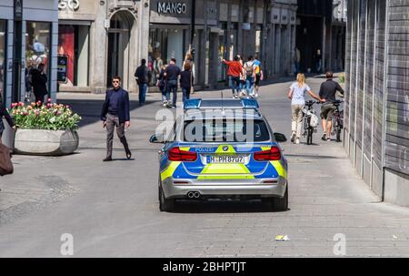 Munich, Bavaria, Germany. 25th Apr, 2020. A vehicle from the Munich police in Germany patrols the streets of the inner city looking for violations of the Infectionsschutzgesetz (Infection Protection Laws) Credit: Sachelle Babbar/ZUMA Wire/Alamy Live News Stock Photo