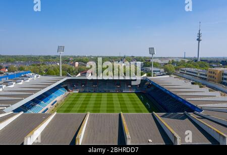 Bochum, Deutschland. 27th Apr, 2020. firo: 27.04.2020, football, 2.Bundesliga, season 2019/2020, VfL Bochum 1848, suspension of matchdaye until at least the beginning of May 2020, because of Corona, Coronavirus, Covid-19, VONOVIA RUHRSTADION, from above, aerial photo, drone, drone photo, empty stadium, pitch checkered pattern, | usage worldwide Credit: dpa/Alamy Live News Stock Photo