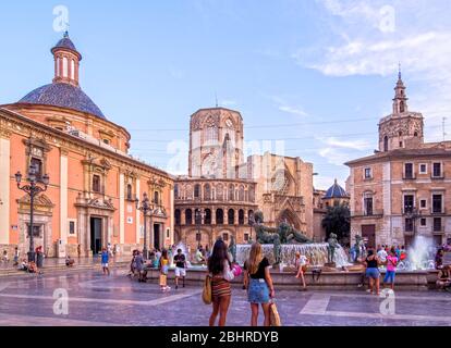 Basílica y catedral en la Plaza de la Virgen. Valencia. Comunidad Valenciana. España Stock Photo