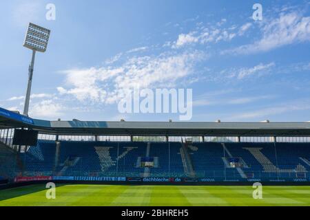 Bochum, Deutschland. 27th Apr, 2020. firo: 27.04.2020, football, 2.Bundesliga, season 2019/2020, VfL Bochum 1848, suspension of matchdaye until at least the beginning of May 2020, because of Corona, Coronavirus, Covid-19, VONOVIA RUHRSTADION, from above, aerial photo, drone, drone photo, empty stadium, pitch checkered pattern, Sudtribune | usage worldwide Credit: dpa/Alamy Live News Stock Photo