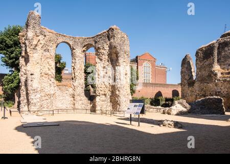 Reading Abbey ruins with Reading Prison behind, Reading, Berkshire, England, GB, UK Stock Photo