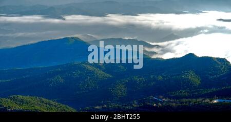 Spanische Berge in den Wolken Stock Photo