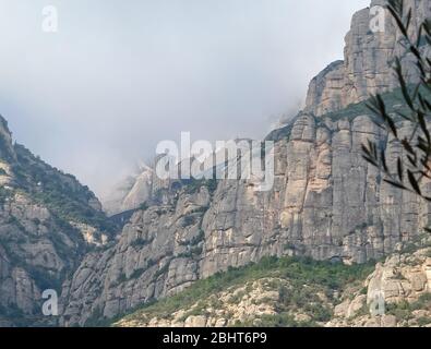 Spanische Berge in den Wolken Stock Photo
