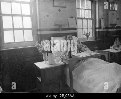 Gravesend Hospital in Kent . - A male patient in bed . - 1939 Stock Photo