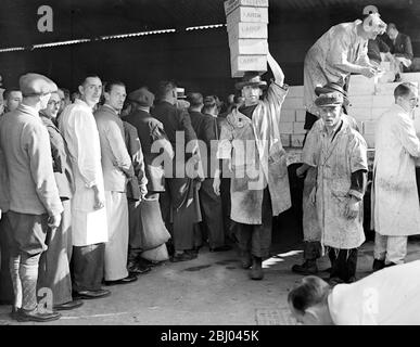 War Crisis, 1939. - Air Raid precautions - The scene at Epson, where part of Billingsgate Fish Market was carried on, part of the scheme of safeguarding London's food supplies. - 8 September 1939 Stock Photo