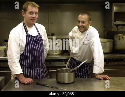 TOP CHEFS BRIAN MAULE AND MICHEL ROUX AT LE CHARDON D'OR IN GLASGOW FOR A LE GAVROCHE NIGHT AT THE RESTAURANT. - MAULE WAS THE HEAD CHEF AT LE GAVROCHE IN LONDON AND MICHEL IS THE SON OF ALBERT ROUX OWNER OF LE GAVROCHE. Stock Photo