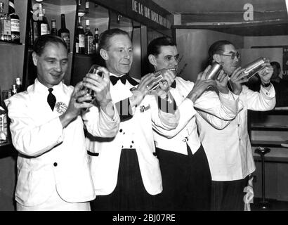 Cocktail shakers at work at the Hotel, Restauruant and Catering exhibition at Olympia , London. Left to right Mr Tim Hollins , (Olympia Bar , Fulham ) , Mr Lionel Gray of 96 Piccadilly , Mr George Nolte ( Imperial Hotel , Llandudno ) and Mr Bob Nelder ( a London freelance ) - 16 January 1948 Stock Photo