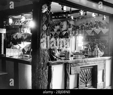 The Spotted Dog public house. - Smarts Hill, Penshurst, Kent, England - 10 July 1963 Stock Photo