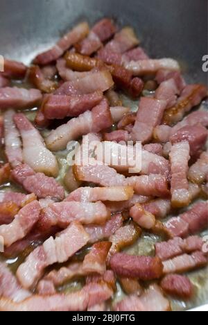 Bacon cooking in a frying pan Stock Photo - Alamy