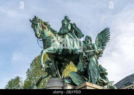 Kaiser-Wilhelm-I.-Denkmal auf dem  Martin-Luther-Platz, Landeshauptstadt Duesseldorf, Nordrhein-Westfalen, Deutschland, Europa | Equestrian statue of Stock Photo