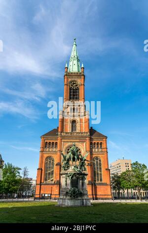 Die evangelische Johanneskirche auf dem  Martin-Luther-Platz, Landeshauptstadt Duesseldorf, Nordrhein-Westfalen, Deutschland, Europa |  The protestant Stock Photo