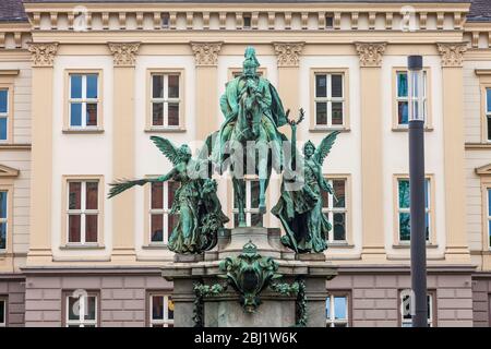 Kaiser-Wilhelm-I.-Denkmal auf dem  Martin-Luther-Platz, Landeshauptstadt Duesseldorf, Nordrhein-Westfalen, Deutschland, Europa | Equestrian statue of Stock Photo