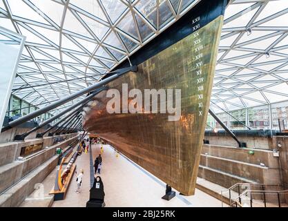 The copper hull and bow of the suspended British clipper ship 'Cutty Sark' in Greenwich, London, England Stock Photo