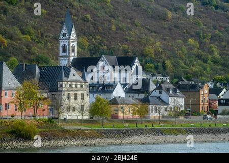 Middle Rhine scenic cruise- Riverside houses and buildings, Kamp Bornhofen, Rhineland-Palatinate, Germany Stock Photo
