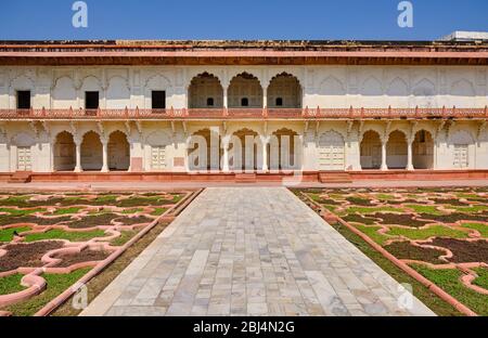 Anguri Bagh garden and Diwan-i-Khas (Hall of Private Audiences) pavilion in Agra Fort in Agra, Uttar Pradesh, India Stock Photo