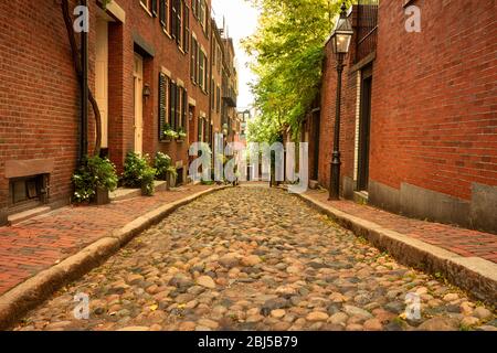 Historical Acorn street in the Beacon Hill neighbourhood of Boston, Massachusetts Stock Photo