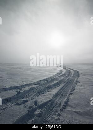 SUV tyre tracks in the snow on Icelandic glacier Stock Photo