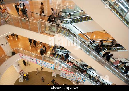 Escaletors and shoppers at DiverCity shopping mall in Tokyo Plaza, obaide, Tokyo, Japan Stock Photo