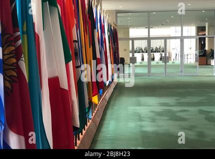 New York, USA. 21st Apr, 2020. During the Corona pandemic, the UN headquarters resembles a haunted house. (to dpa 'New York City Mosaic: Of Ghost Houses and Trust in God') Credit: Benno Schwinghammer/dpa/Alamy Live News Stock Photo