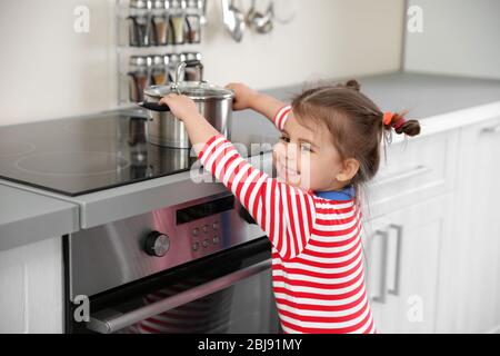 Girl standing electric cooker hi-res stock photography and images - Alamy