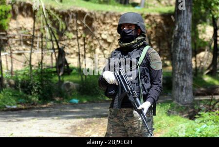 Anantnag, India. 28th Apr, 2020. Security personnel sealed the red zone area of Aswora Kanalwan of South Kashmir's Anantnag district after one coronavirus positive case detected in the area. (Photo by Aasif Shafi /Pacific Press) Credit: Pacific Press Agency/Alamy Live News Stock Photo