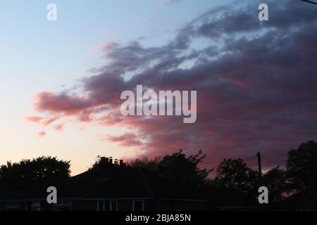 Dark pink cloudy sunset in Manchester, England Stock Photo
