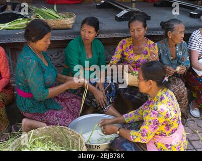 dh Balinese Batuan temple Asia BALI INDONESIA Group Hindu women making tipat rice packages asian indonesian Ketupat people Stock Photo