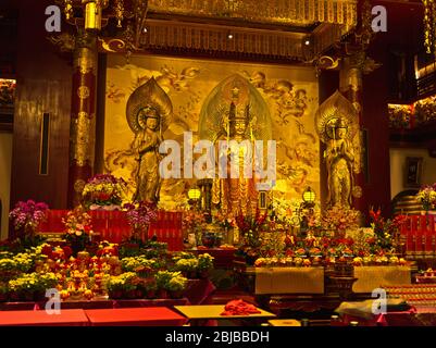 dh Buddha Tooth Relic Temple CHINATOWN SINGAPORE Altars Interior Buddhist temples museum far east heritage buddhism Stock Photo