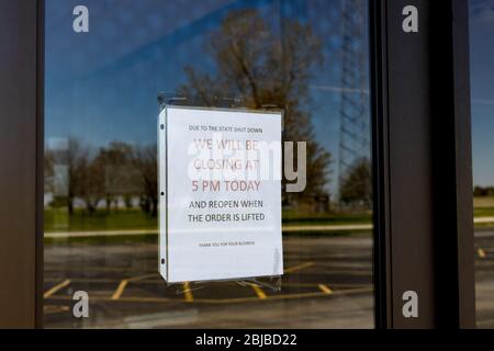 Business closed sign due to stay at home order in Illinois during Covid-19 coronavirus pandemic Stock Photo