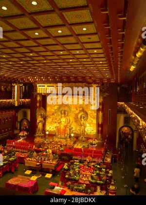 dh Buddha Tooth Relic Temple CHINATOWN SINGAPORE Interior Buddhist temples museum altars heritage culture Stock Photo