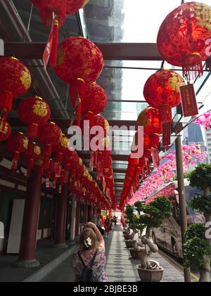 dh Buddha Tooth Relic Temple CHINATOWN SINGAPORE Tourist photographing red Lanterns Chinese new year outside temples museum culture decorations Stock Photo