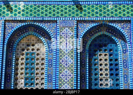 Detail of arabic mosaic with glazed ceramic tiles in byzantine style in the Dome of The Rock, an Islamic shrine the Old City of Jerusalem, Israel. Stock Photo