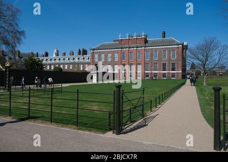 British Royal Family William & Kate Duke & Duchess of Cambridge Kensington Palace, Kensington Gardens, London W8 4PX by Sir Christopher Wren Stock Photo