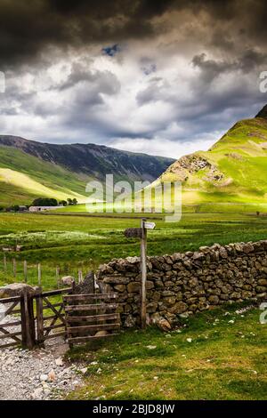 Dry stone wall on bridleway near Pen Hill North Yorkshire Dales ...