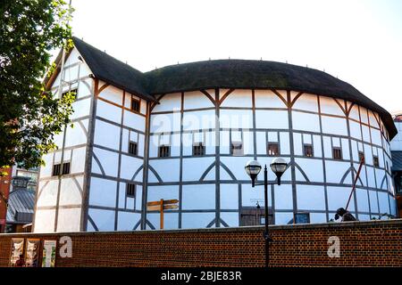 Thatched Roof The Globe Theatre London England Stock Photo - Alamy