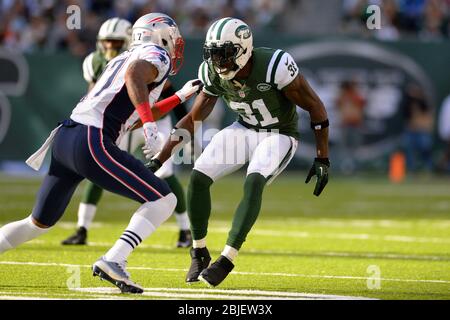 October 20, 2013: New York Jets cornerback Antonio Cromartie (31) defends New England Patriots wide receiver Aaron Dobson (17) during the second half Stock Photo