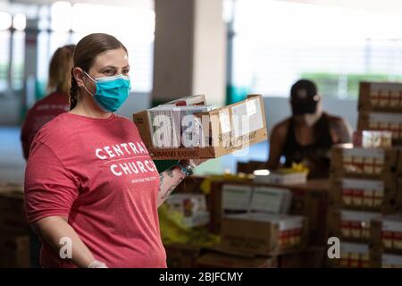 Henderson, NV, USA. 29th Apr, 2020. Volunteers pictured at a coronavirus pandemic support drive-up food and school supply distribution location at Sunset Station Casino in Henderson, NV on April 29, 2020. The distrubution center was a joint effort between Station Casinos, Three Square food bank, The Direct Care to Kids initiative, Communities In Schools of Nevada, Spread The Word Nevada and The Public Education Foundation. Credit: Erik Kabik Photography/Media Punch/Alamy Live News Stock Photo