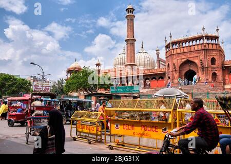 Delhi / India - September 19, 2019: Street view of the Masjid e Jahan Numa (Jama Masjid) in Old Delhi, one of the largest mosques in India Stock Photo
