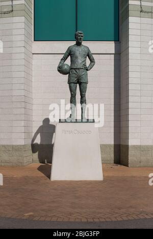 Peter Osgood Statue Chelsea FC, Stamford Bridge Fulham Road, Fulham, London SW6 1HS Fulham Broadway The Bridge Archibald Leitch Stock Photo