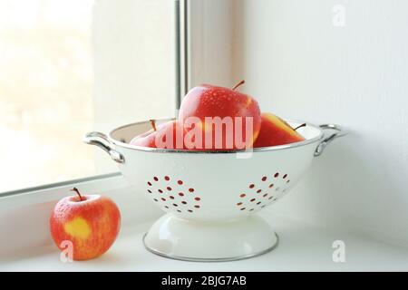 Colander with fresh apples on windowsill Stock Photo - Alamy