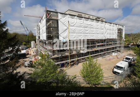 Rostock, Germany. 28th Apr, 2020. The construction site for the 'Biomedicum' research centre on the Schillingallee Campus. The latest unemployment figures will be published on 30.04.2020. Credit: Bernd Wüstneck/dpa-Zentralbild/ZB/dpa/Alamy Live News Stock Photo