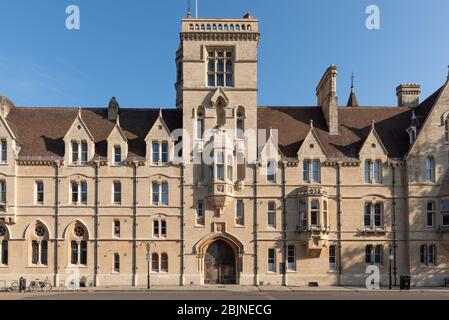 Balliol College on Broad Street, Oxford.  One of the oldest colleges in Oxford University, it was founded in about 1263 by John I de Balliol.  The frontage seen here was design by Alfred Waterhouse and built in 1868 Stock Photo