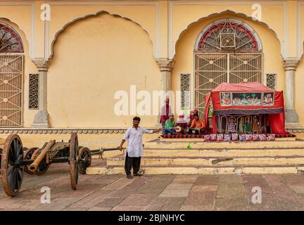 Jaipur, Rajasthan / India - September 29, 2019: Performers of traditional Rajasthani doll dance puppet show (Kathputli dance) in Jaipur, Rajasthan, In Stock Photo