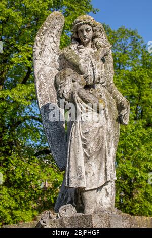 Gravestone in Brompton Cemetery, Kensington, London; one of the 'Magnificent Seven' cemeteries of London; an angel and young girl Stock Photo