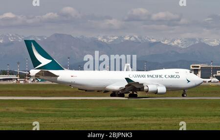 B-LIE Cathay Pacific Boeing 747-467F(ER) Cargo at Milan - Malpensa (MXP / LIMC) at Malpensa (MXP / LIMC), Milan, Italy Stock Photo